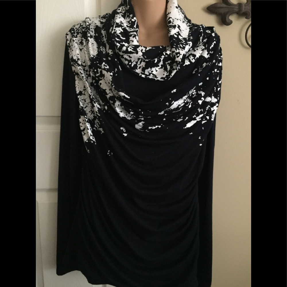 H2H long sleeved graphic top size med EUC